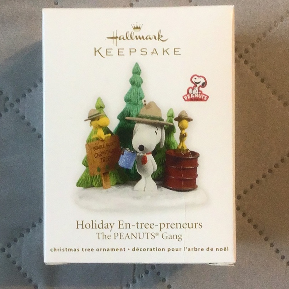 Hallmark Keepsake Peanuts Holiday Ornament. Snoopy and Woodstock. New in box.